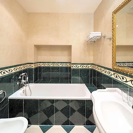 Boutique Bijou De 4*